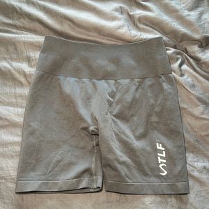 Cosmic seamless scrunch shorts TLF